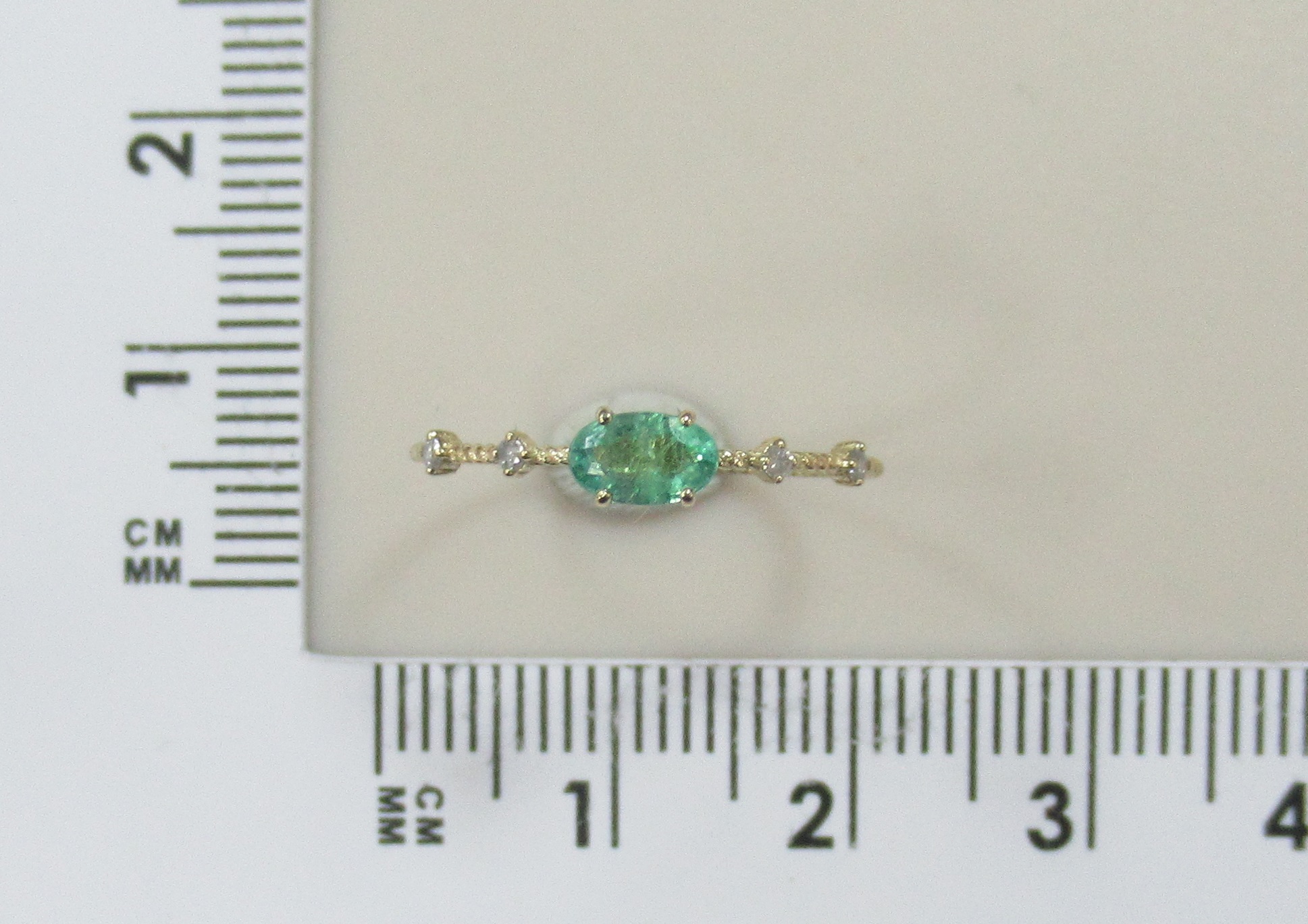 Кольцо из желтого золота с изумрудом